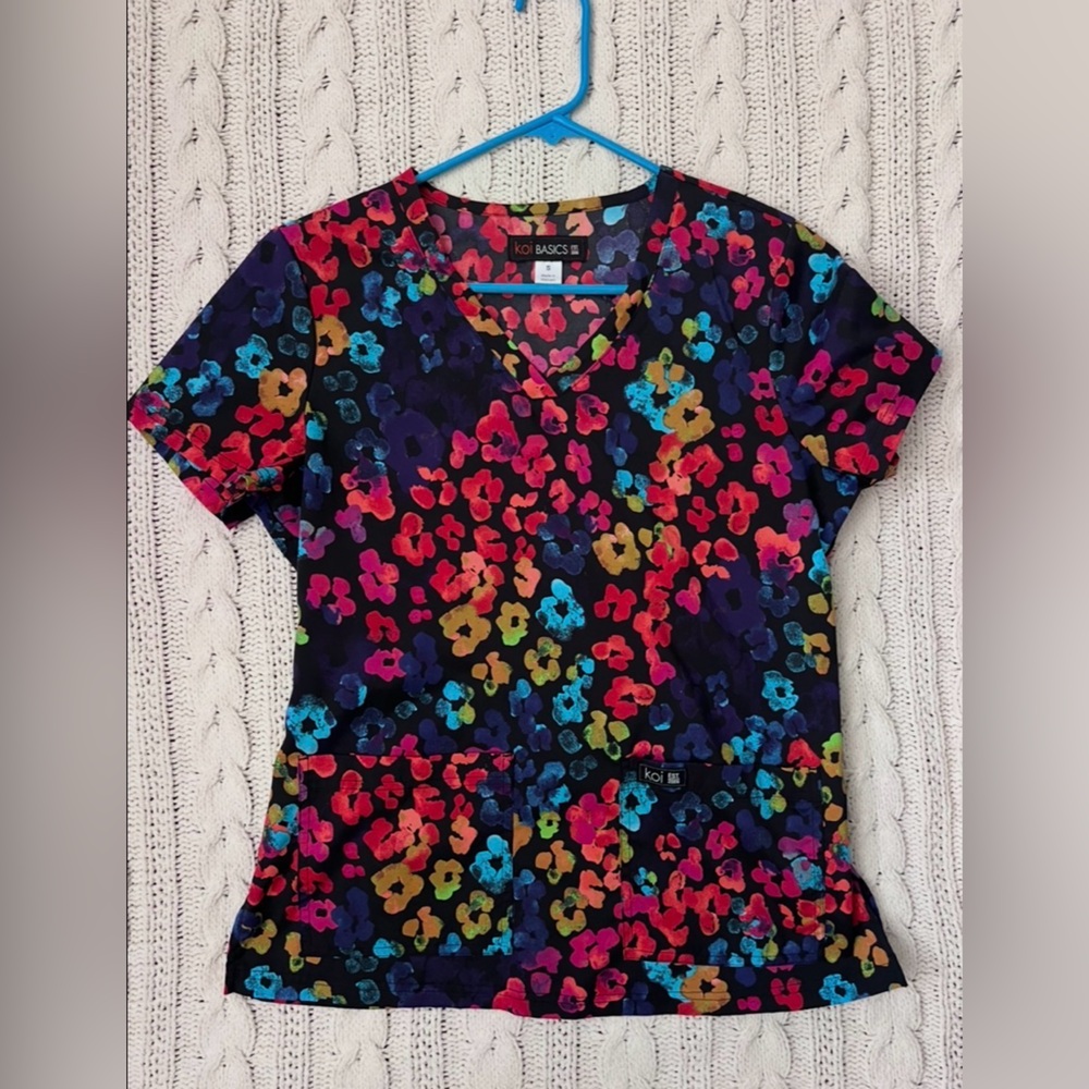 Colorful Floral Women's Top - Short Sleeve
